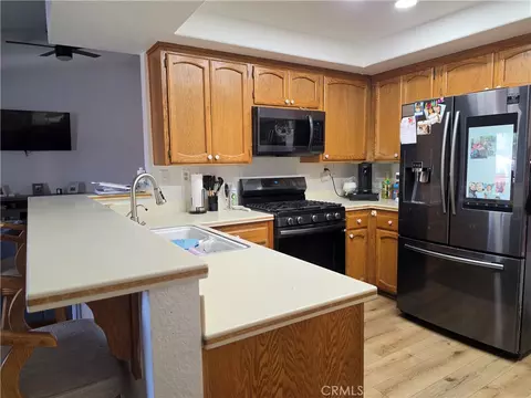 Kitchen - 13502 Cuyamaca Rd, Apple Valley, CA 92308 photo 2 of 2