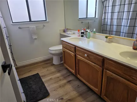Bath - 13502 Cuyamaca Rd, Apple Valley, CA 92308 photo 2 of 2