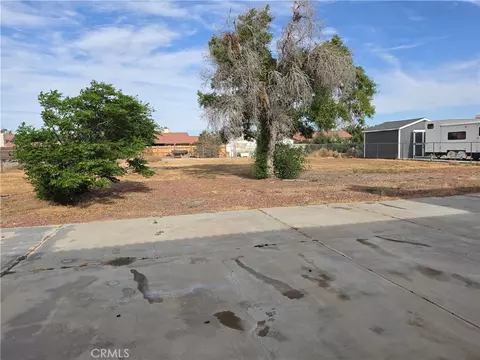 Exterior - 13502 Cuyamaca Rd, Apple Valley, CA 92308 photo 6 of 7