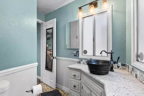 Bath - 5926 Willow, Wrightwood, CA 92397 photo 3 of 3