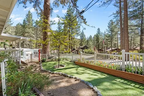 Exterior - 5926 Willow, Wrightwood, CA 92397 photo 4 of 10