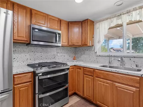 Kitchen - 15163 Tournament Dr, Helendale, CA 92342 photo 4 of 4