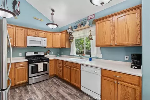 Kitchen - 5955 Spruce, Wrightwood, CA 92397 photo 2 of 2