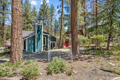 Exterior - 5955 Spruce, Wrightwood, CA 92397 photo 5 of 9