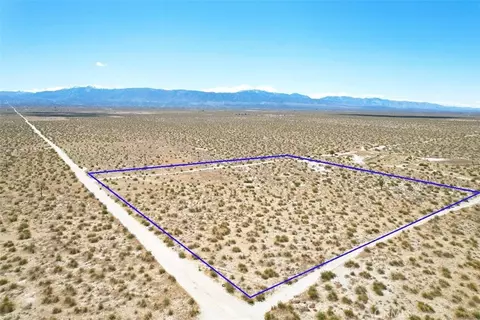 7 Beekley Rd, Phelan, CA 92371