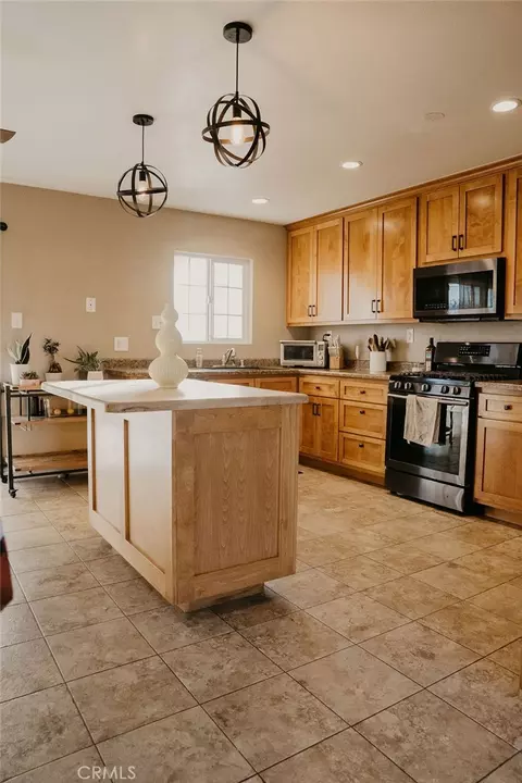 Kitchen - 1240 E Navajo, Barstow, CA 92311 photo 6 of 8