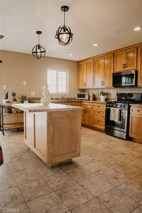 Kitchen - 1240 E Navajo, Barstow, CA 92311 photo 6 of 8