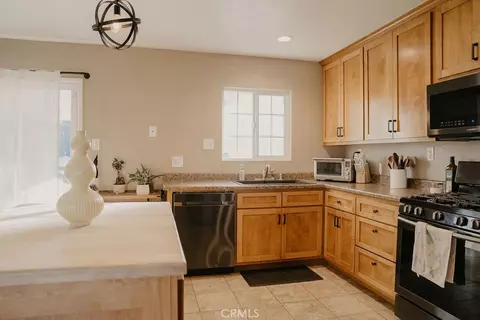 Kitchen - 1240 E Navajo, Barstow, CA 92311 photo 7 of 8