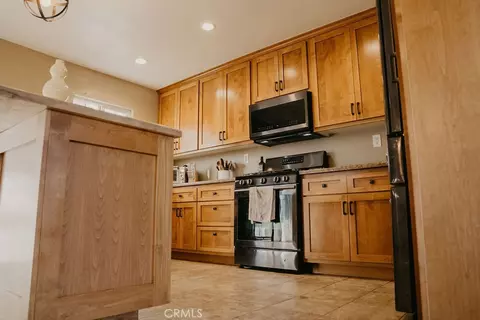 Kitchen - 1240 E Navajo, Barstow, CA 92311 photo 3 of 8