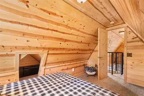 Bedroom - 5632 Oak St, Wrightwood, CA 92397 photo 5 of 5