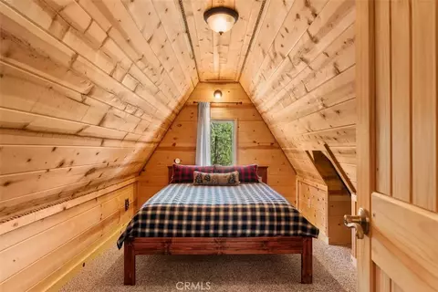 Bedroom - 5632 Oak St, Wrightwood, CA 92397 photo 4 of 5
