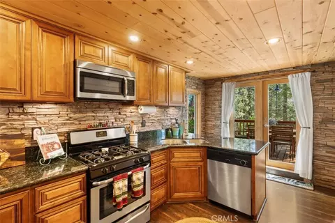 Kitchen - 5632 Oak St, Wrightwood, CA 92397 photo 1 of 4