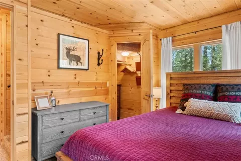 Bedroom - 5632 Oak St, Wrightwood, CA 92397 photo 3 of 5