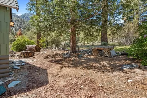 Exterior - 5632 Oak St, Wrightwood, CA 92397 photo 12 of 13