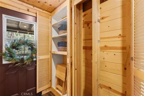 Entry Way - 5632 Oak St, Wrightwood, CA 92397 photo 2 of 2