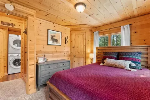 Bedroom - 5632 Oak St, Wrightwood, CA 92397 photo 2 of 5