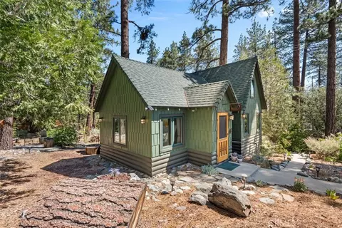 Exterior - 5632 Oak St, Wrightwood, CA 92397 photo 3 of 13