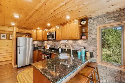 Kitchen - 5632 Oak St, Wrightwood, CA 92397 photo 2 of 4