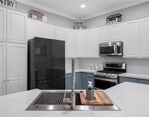 Kitchen - 10812 Katepwa St, Apple Valley, CA 92308 photo 2 of 3