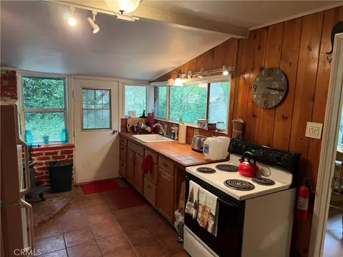 Kitchen - 14169 Pollard, Lytle Creek, CA 92358 photo 4 of 6