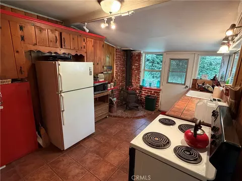 Kitchen - 14169 Pollard, Lytle Creek, CA 92358 photo 3 of 6