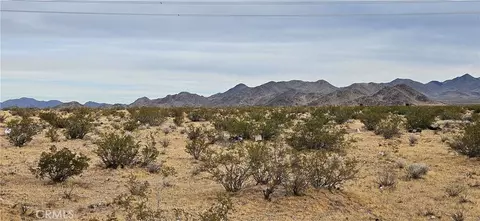 800 Powerline Rd, Lucerne Valley, CA 92356