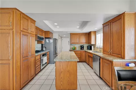 Kitchen - 16258 Chiwi, Apple Valley, CA 92307 photo 1 of 4