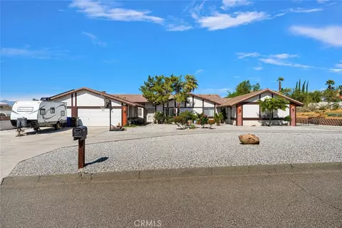 Exterior - 16258 Chiwi, Apple Valley, CA 92307 photo 2 of 10