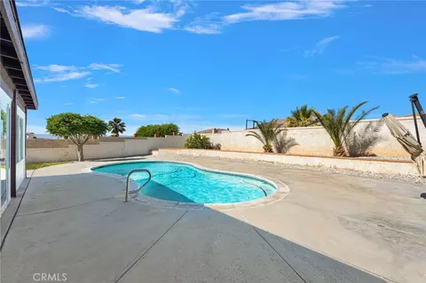 Exterior - 16258 Chiwi, Apple Valley, CA 92307 photo 4 of 10