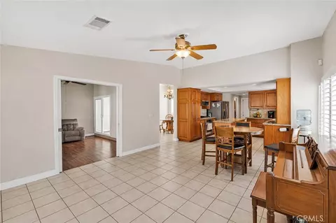 Entry Way - 16258 Chiwi, Apple Valley, CA 92307 photo 2 of 3