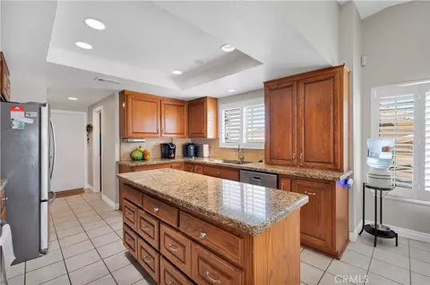 Kitchen - 16258 Chiwi, Apple Valley, CA 92307 photo 3 of 4