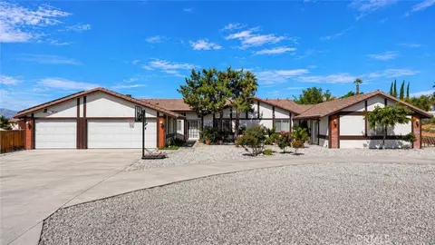 16258 Chiwi, Apple Valley, CA 92307
