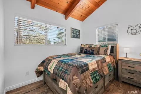 Bedroom - 5243 Desert Vw, Wrightwood, CA 92397 photo 1 of 5