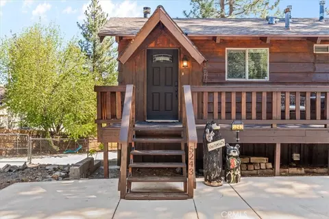 Exterior - 5243 Desert Vw, Wrightwood, CA 92397 photo 4 of 8