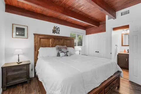 Bedroom - 5243 Desert Vw, Wrightwood, CA 92397 photo 4 of 5
