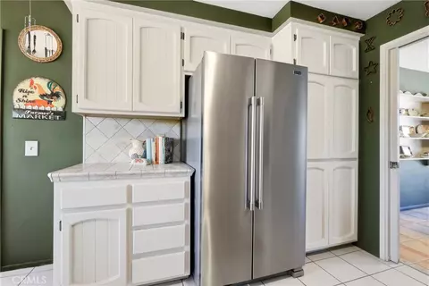 Kitchen - 18595 Verano, Hesperia, CA 92345 photo 5 of 5