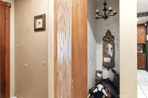 Entry Way - 18595 Verano, Hesperia, CA 92345 photo 4 of 7