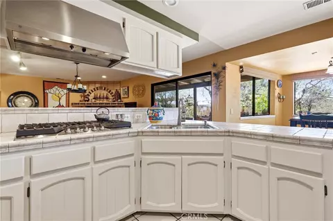Kitchen - 18595 Verano, Hesperia, CA 92345 photo 4 of 5