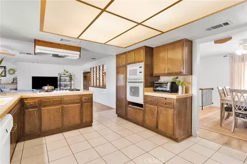 Kitchen - 20360 Eyota, Apple Valley, CA 92308 photo 2 of 2