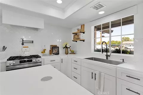 Kitchen - 15454 Tuscola, Apple Valley, CA 92307 photo 2 of 5