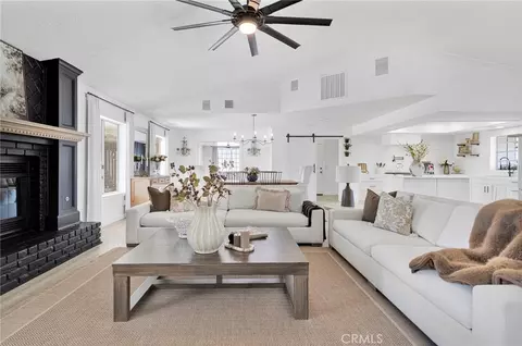 Living - 15454 Tuscola, Apple Valley, CA 92307 photo 3 of 6