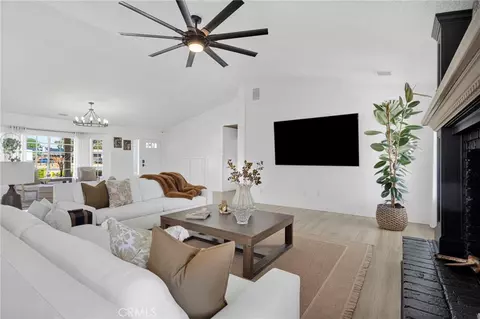 Living - 15454 Tuscola, Apple Valley, CA 92307 photo 4 of 6