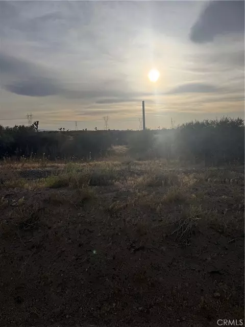 25 Aster, Adelanto, CA 92301