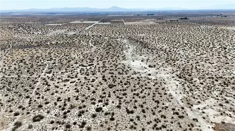20 Skyranch Rd, Adelanto, CA 92301 photo 4