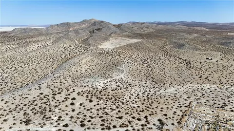 20 Skyranch Rd, Adelanto, CA 92301