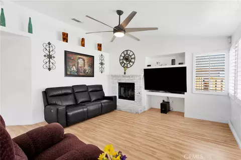 Living - 12784 Skyline Rnch, Apple Valley, CA 92308 photo 3 of 5