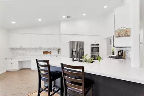 Kitchen - 12784 Skyline Rnch, Apple Valley, CA 92308 photo 4 of 7