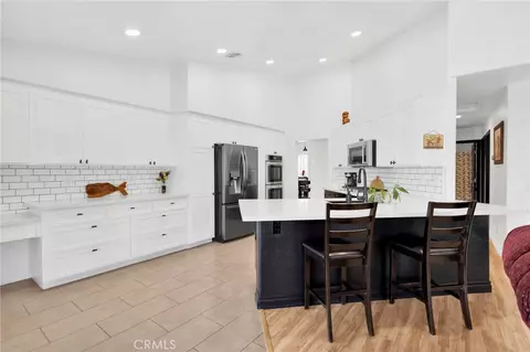 Kitchen - 12784 Skyline Rnch, Apple Valley, CA 92308 photo 2 of 7