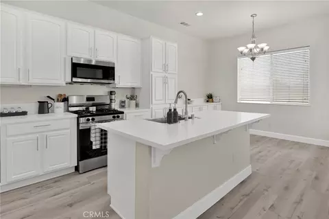 Kitchen - 10854 Aster, Apple Valley, CA 92308 photo 1 of 1