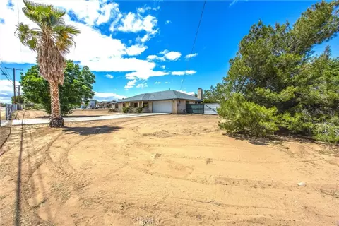 Exterior - 18236 Cherry St, Hesperia, CA 92345 photo 3 of 12